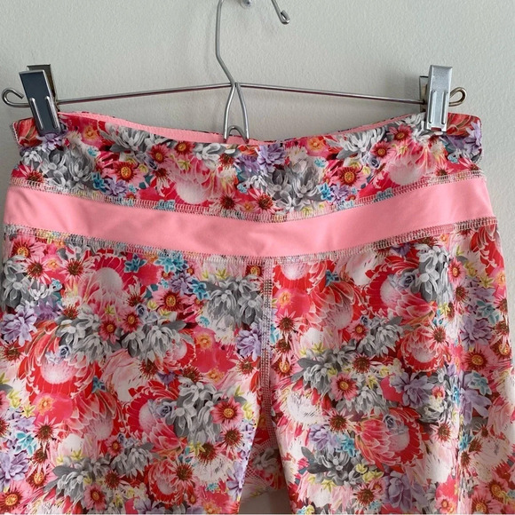 LULULEMON Run Inspire Mid-Rise Crop II *All Luxtreme Floral Size  6 23” - Picture 5 of 16